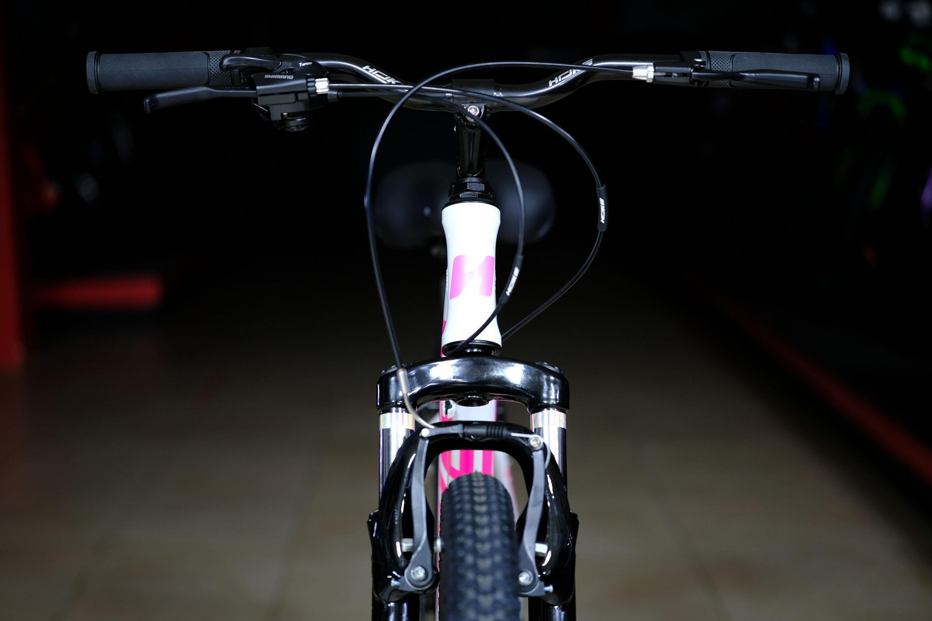 Вилка амортизационная пружинная 80 mm  HOKE Jade 50 V белый-розовый 15