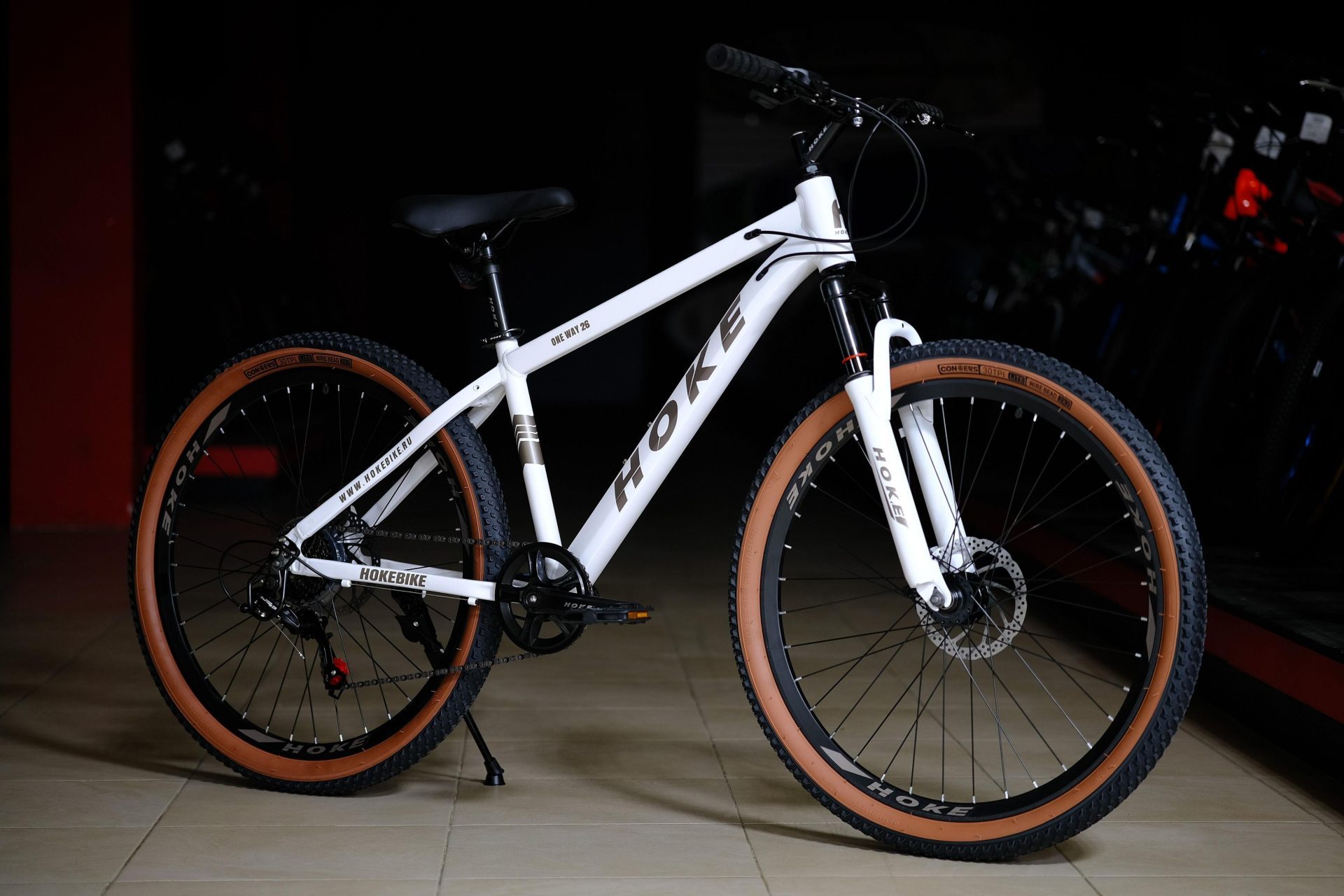 Велосипед HOKE ONE WAY 26 белый-коричневый Алюминиевая рама, дисковые тормоза, втулки на промподшипниках